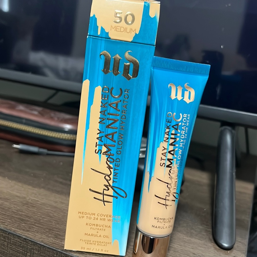 💕🌙Urban Decay Medium Stay Naked Hydromaniac Tinted Glow Hydrator